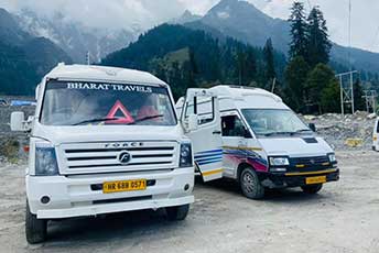 Mani Mahesh Tempo Traveller